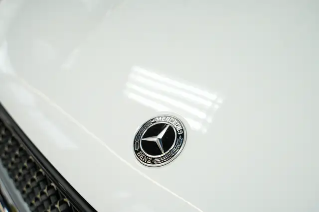 Mercedes-Benz 220 view 8