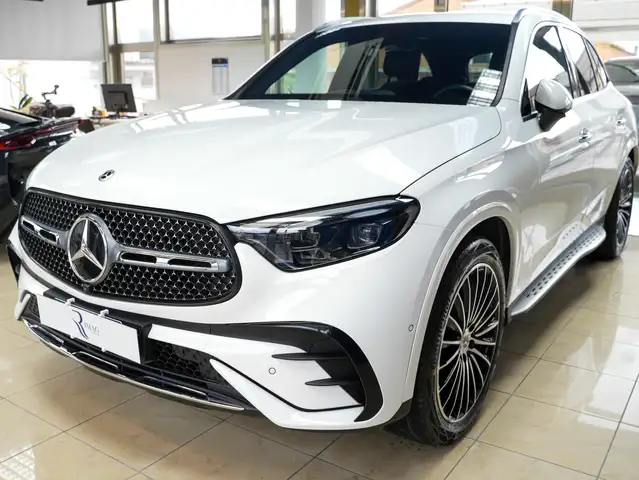 Mercedes-Benz 220 view 6