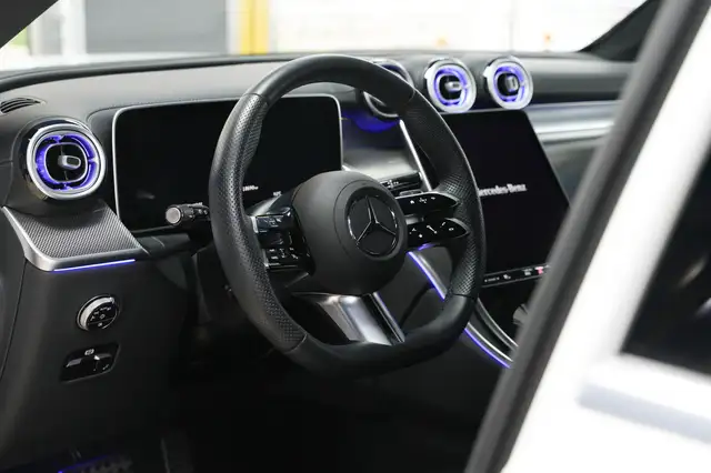 Mercedes-Benz 220 view 13