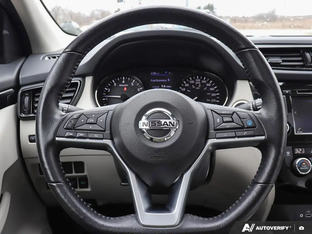 Nissan Qashqai снимка Nissan Qashqai