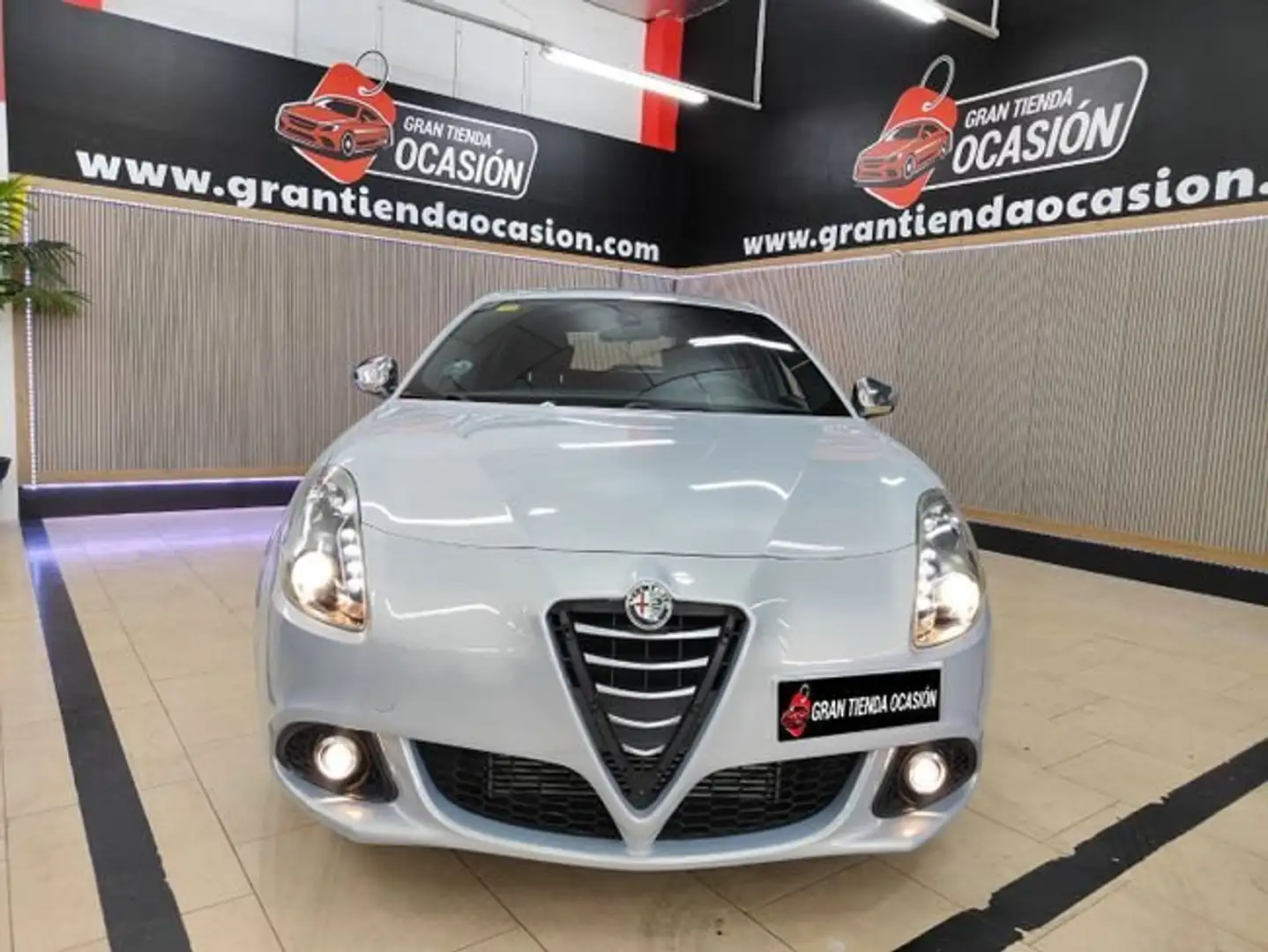 Alfa Romeo Giulietta 1.6JTDm Progression Plateado - 2