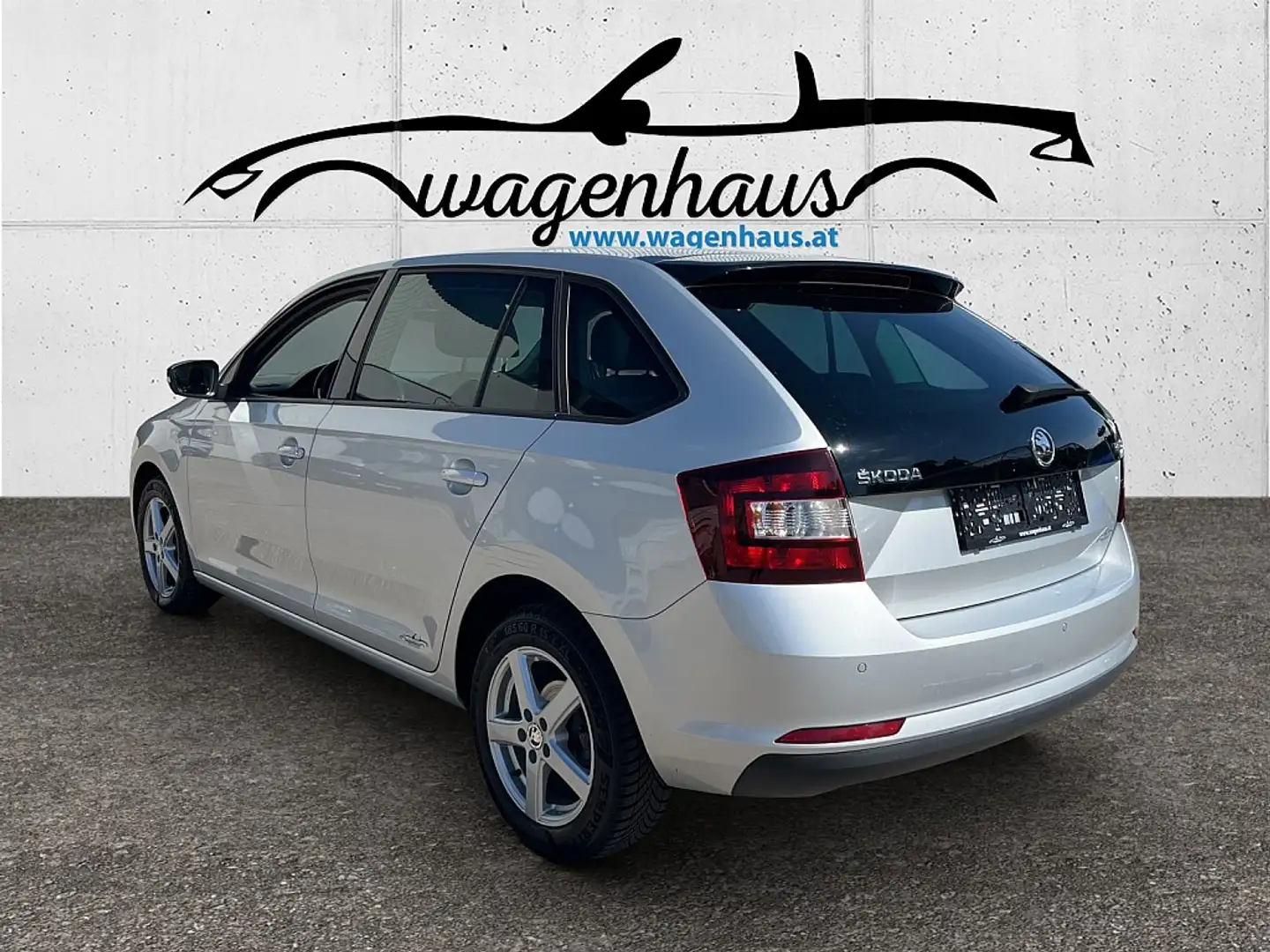 Skoda Rapid/Spaceback Rapid Spaceback 1,0 TSI Sport, APP, Panoramadac... Plateado - 2