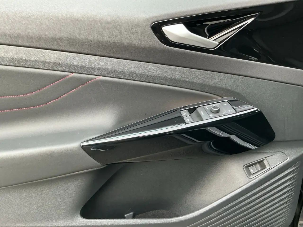 Volkswagen ID.4 GTX 220kW MATRIX+NAVI+APP+ACC+SHZ+AHK+360°, миниатюра 15