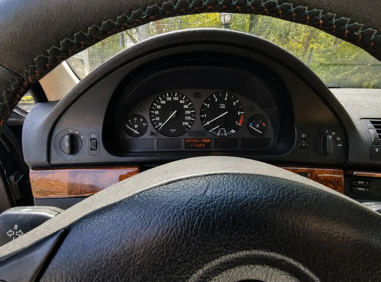 BMW 523i, foto 7