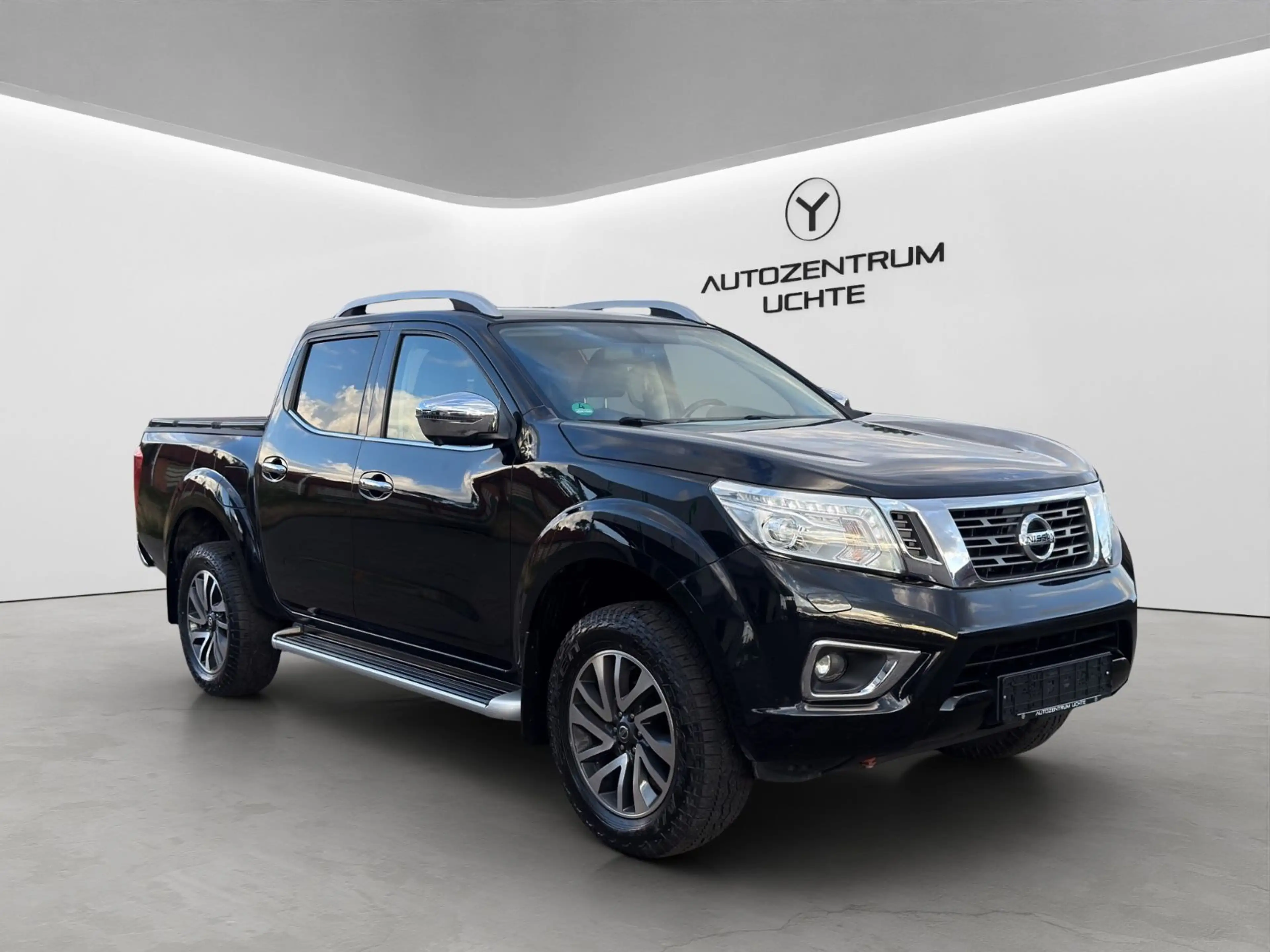 Nissan Navara NP300 Double Cab 4x4/STANDHEIZ/KAMERA/
