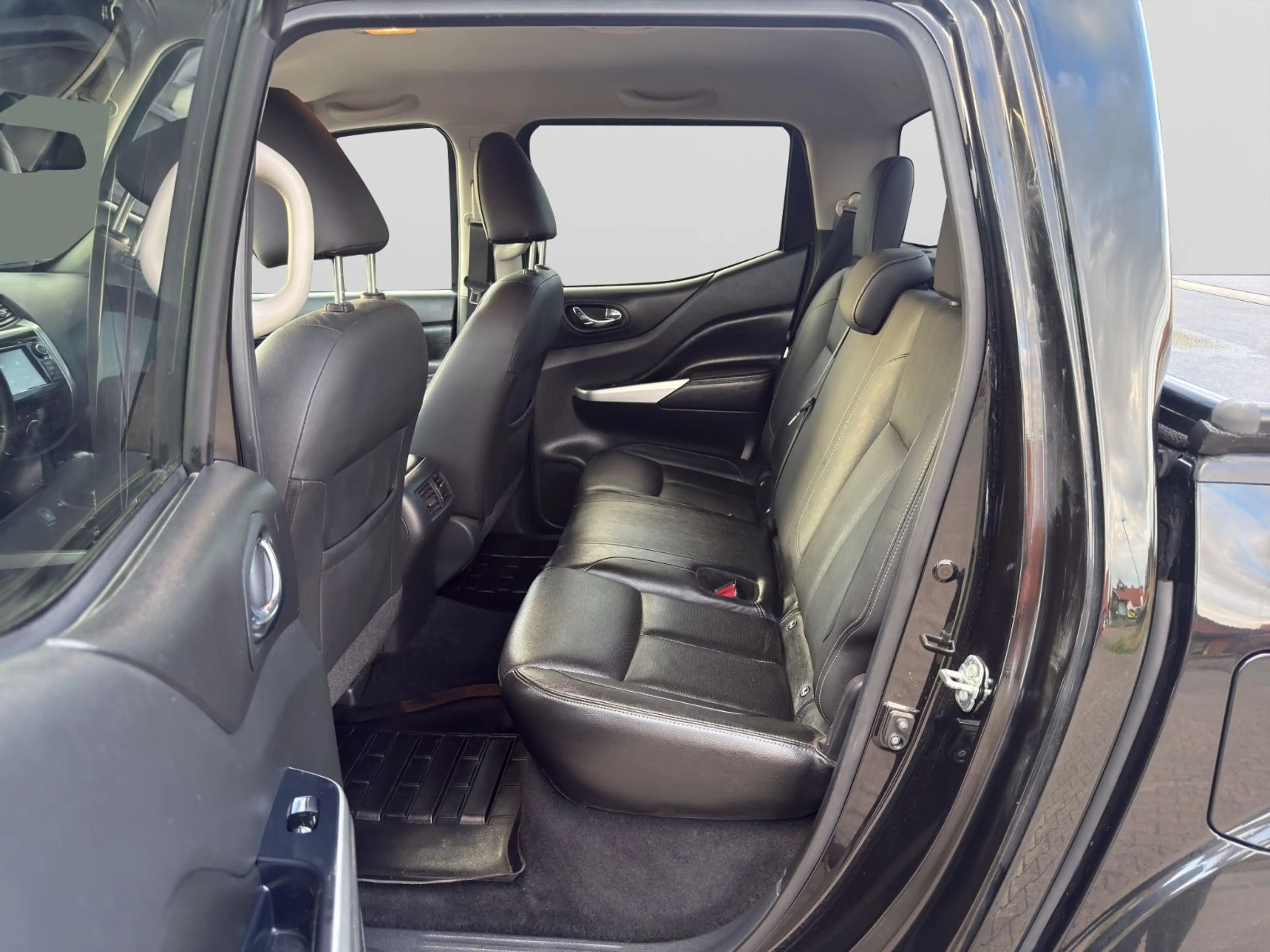 Nissan Navara NP300 Double Cab 4x4/STANDHEIZ/KAMERA/ — photo 12