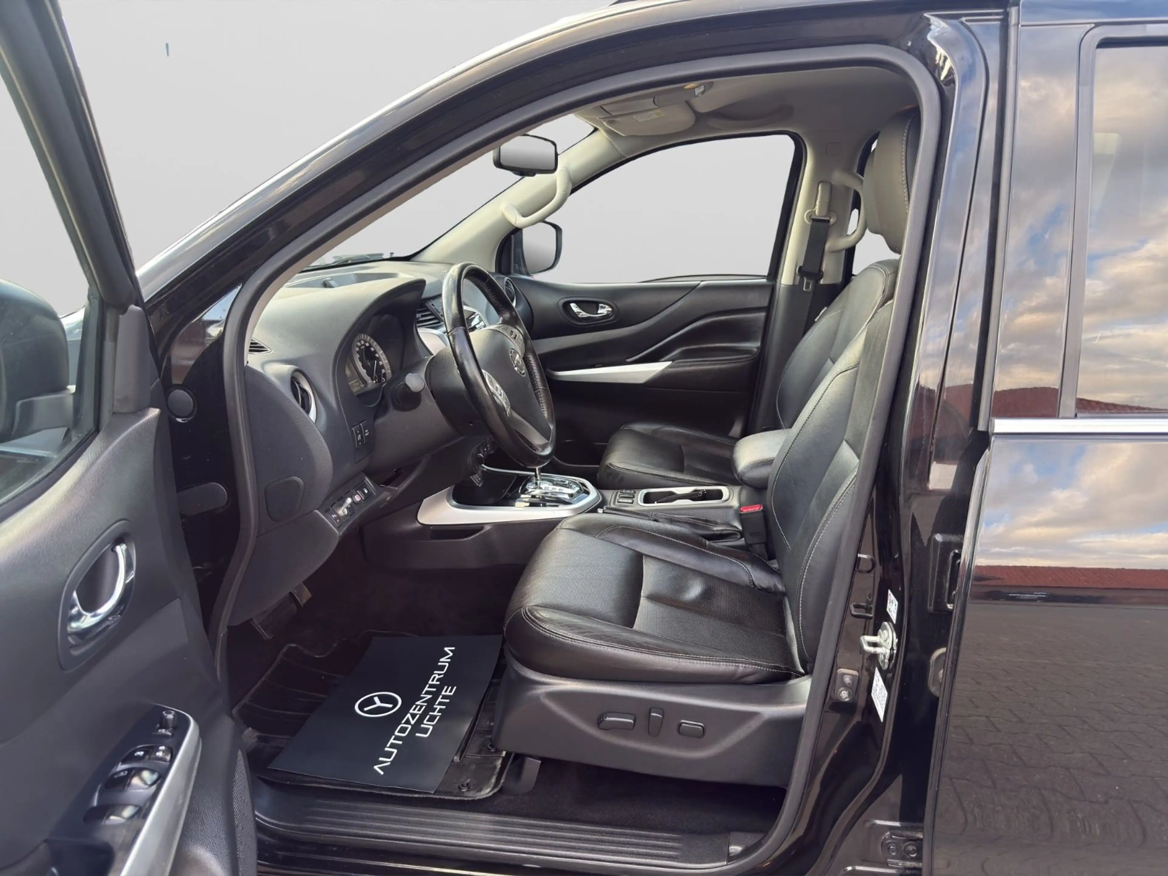 Nissan Navara NP300 Double Cab 4x4/STANDHEIZ/KAMERA/ — photo 9
