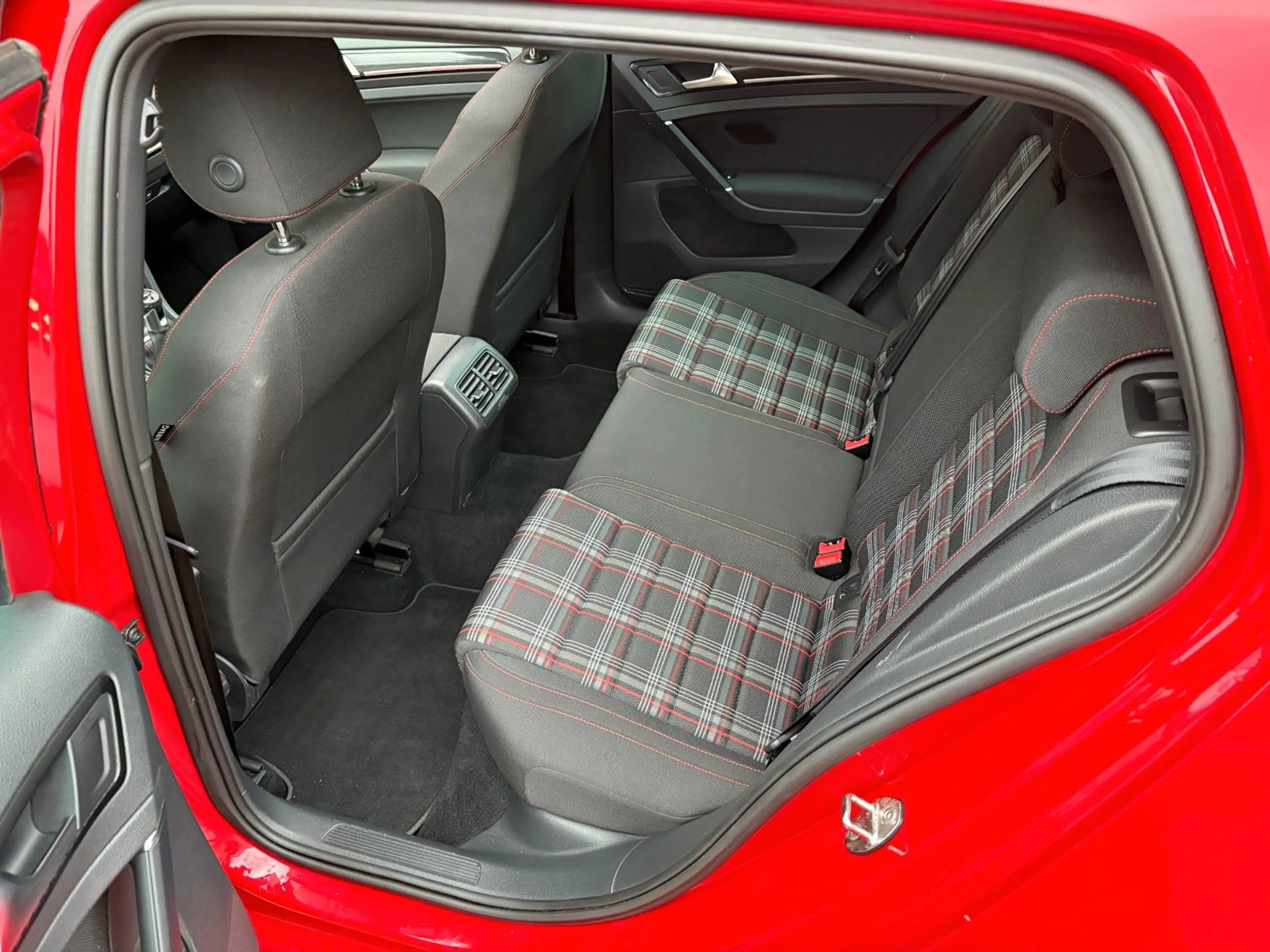 Volkswagen Golf VII Lim. GTI nur 52Tkm aus 1.Hand HU&AU NEU — photo 10