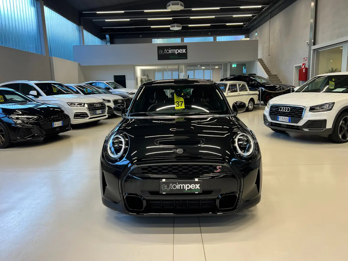 MINI Cooper S Mini 5p 2.0 Cooper S  auto PELLE/CAM/NAV/SEDRISC Zwart - 2