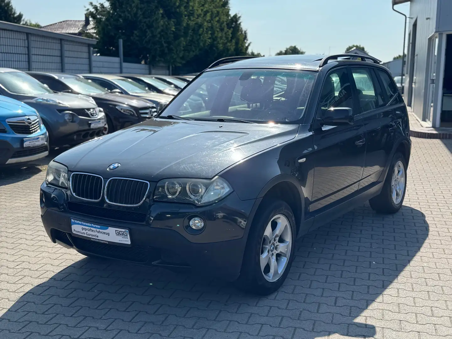 BMW X3 2.0d Automatik / TÜV Neu / Panorama / AHK Noir - 1