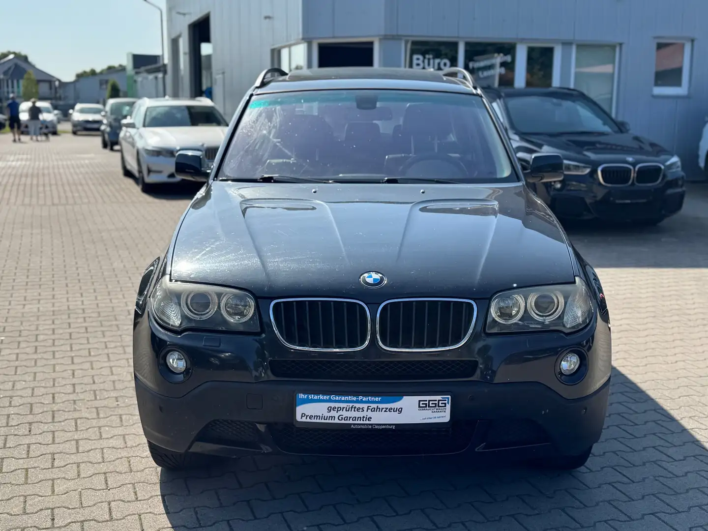 BMW X3 2.0d Automatik / TÜV Neu / Panorama / AHK Noir - 2