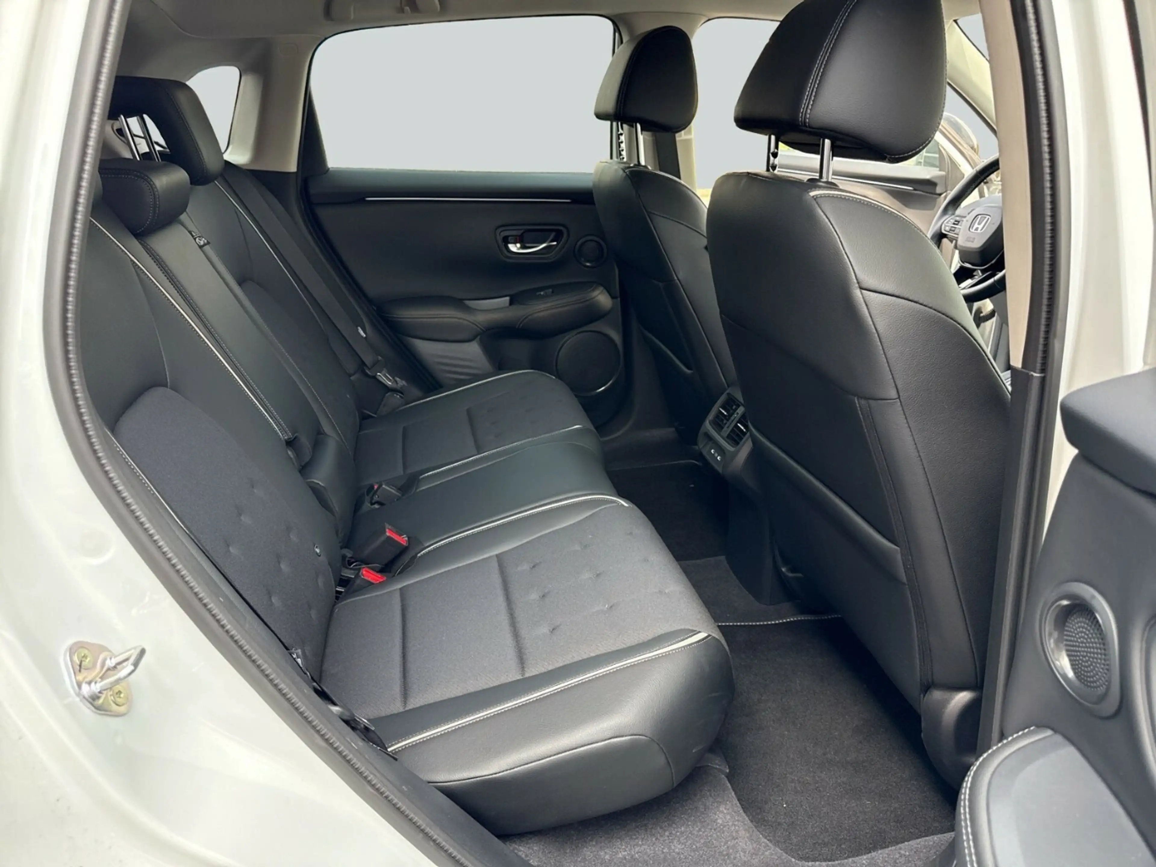Honda ZR-V e:HEV Sport — photo 9