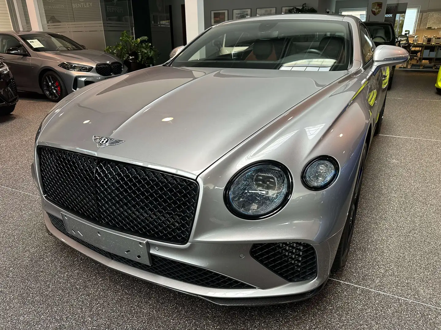 Bentley Continental New Continental GT V8 Mulliner Grijs - 2