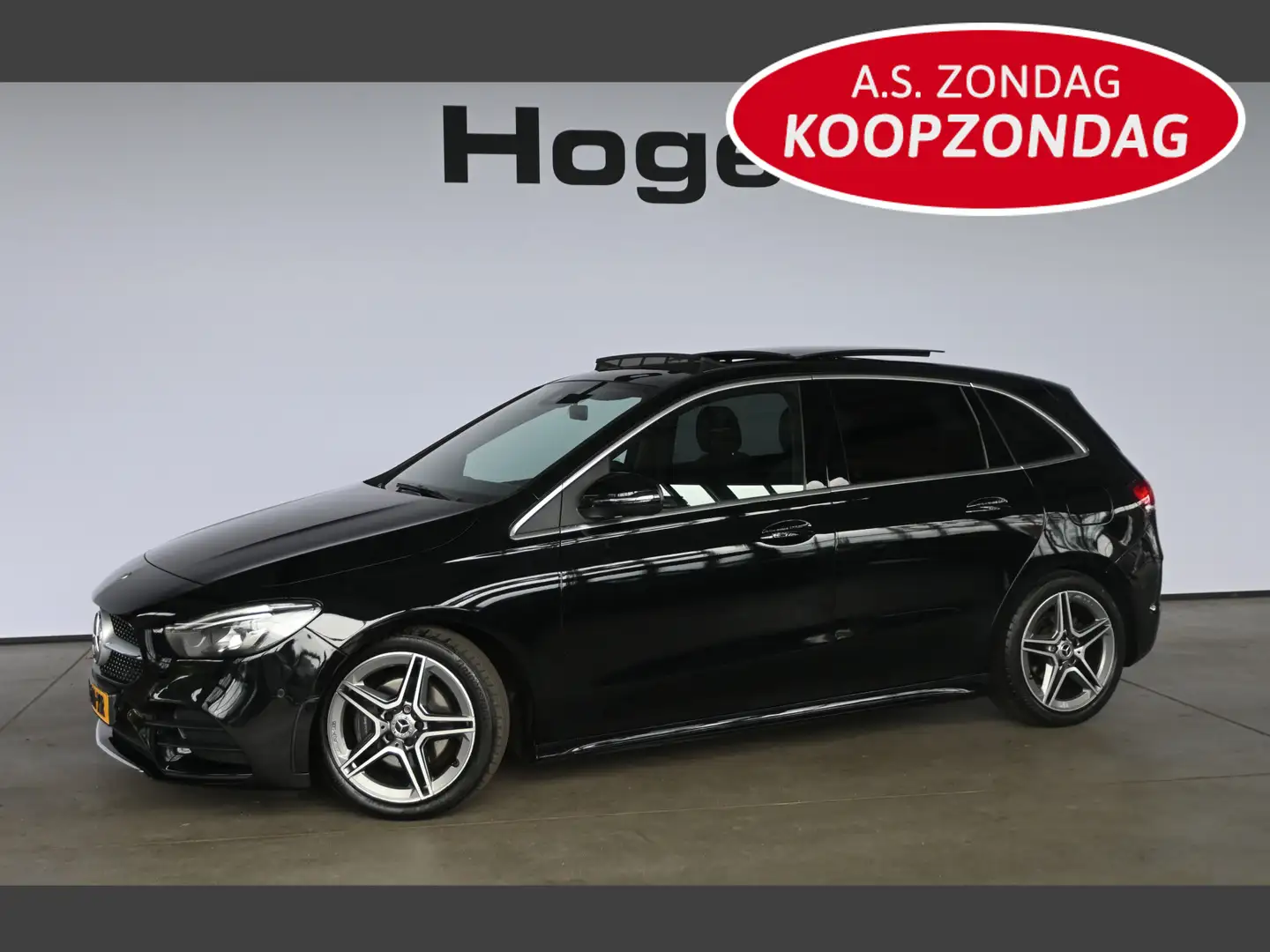 Mercedes-Benz B 180 Business Solution AMG Automaat Navigatie Panoramad Zwart - 1