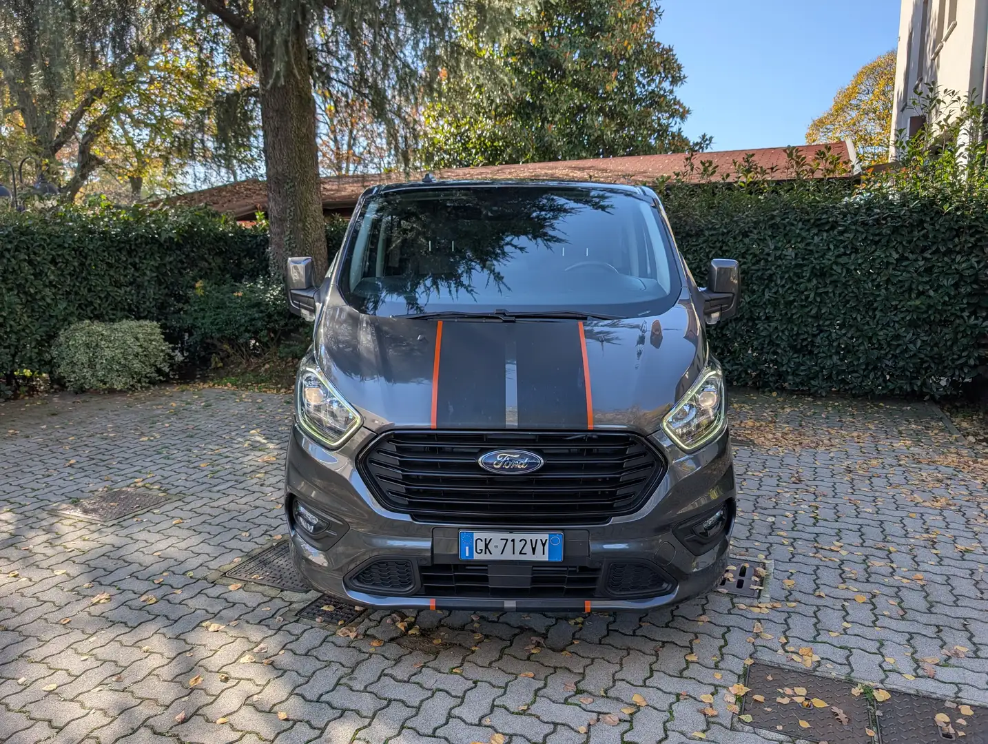 Ford Tourneo Custom 2.0 Ecoblue 170 Cv Euro 6.2 Automatica Sport Grijs - 2