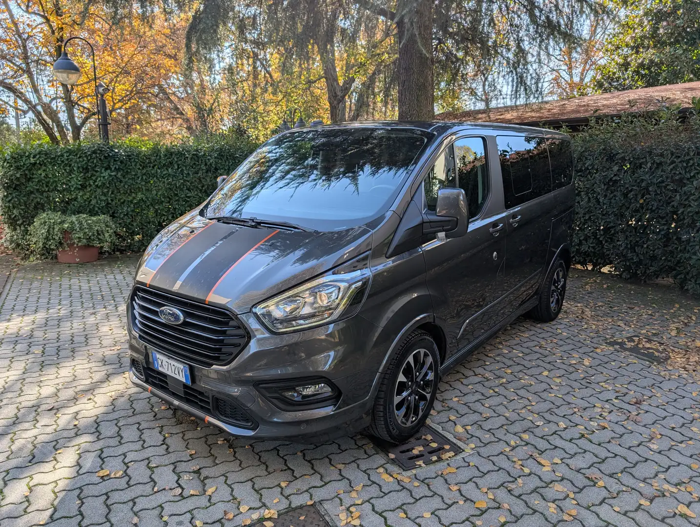 Ford Tourneo Custom 2.0 Ecoblue 170 Cv Euro 6.2 Automatica Sport Grijs - 1