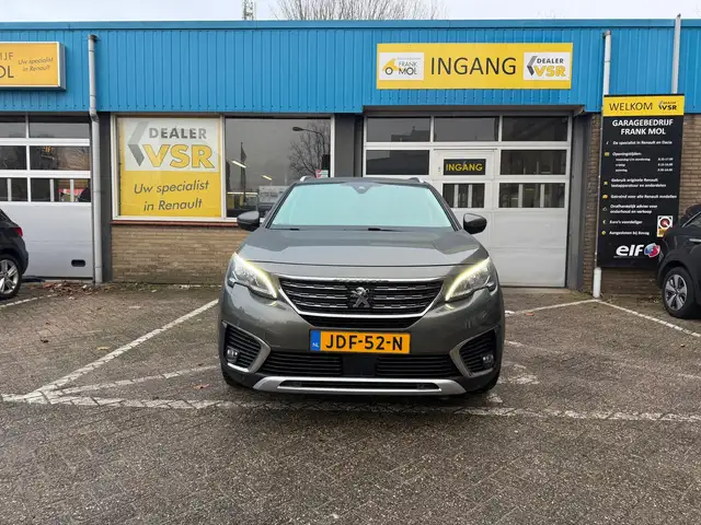 Peugeot 5008 view 2