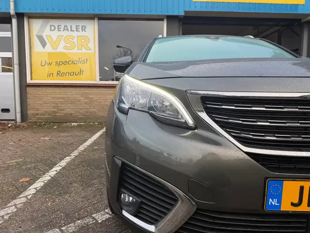 Peugeot 5008 view 8