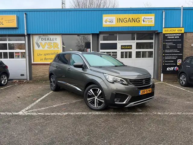 Peugeot 5008 view 3