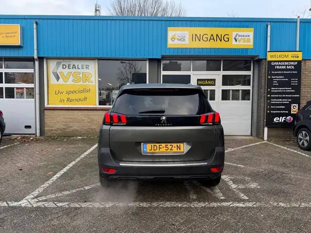 Peugeot 5008 view 6