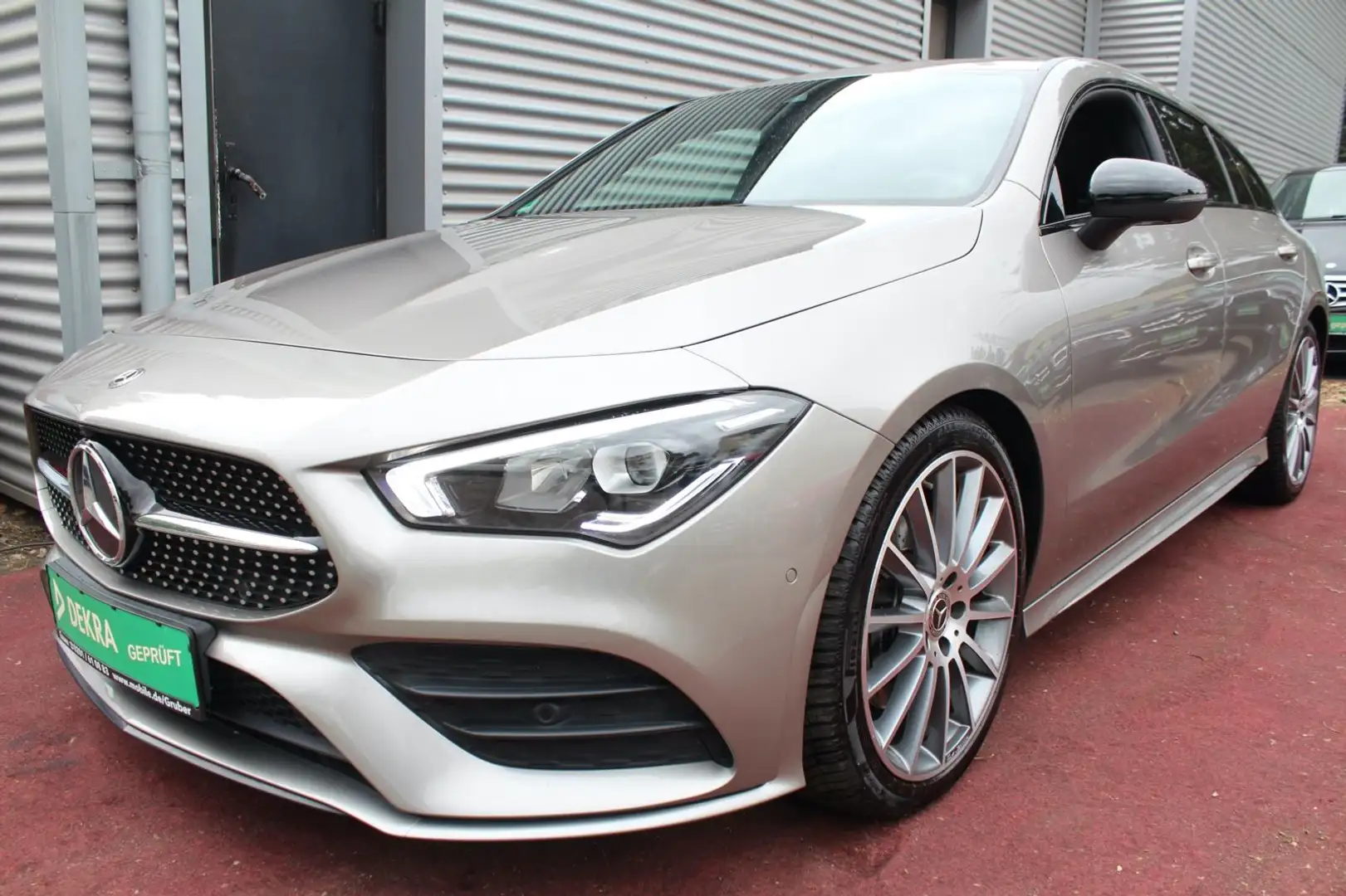 Mercedes-Benz CLA 200 CLA 200 d SHOOTING BRAKE AMG NIGHT NAVI KAMERA Goud - 1