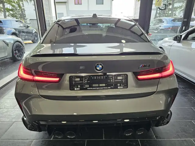 BMW M3 view 3