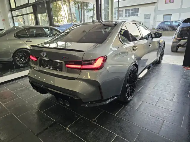BMW M3 view 4