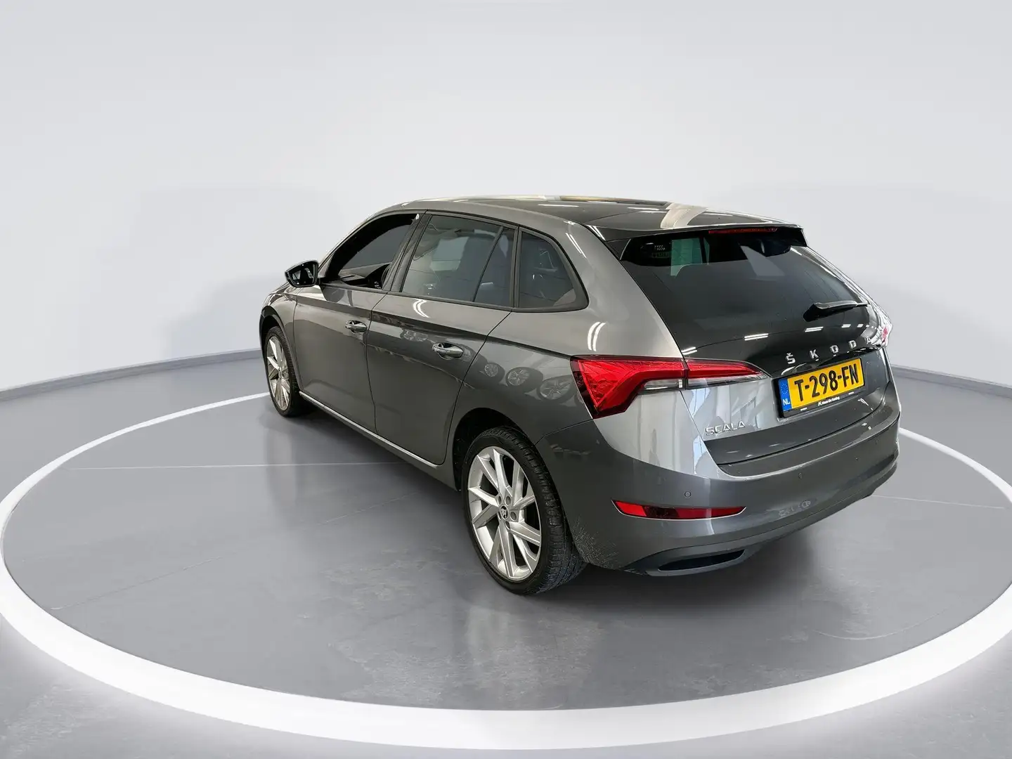 Skoda Scala 1.0 Tsi 110pk Sport Business · Keyless · Panoramad Grijs - 2