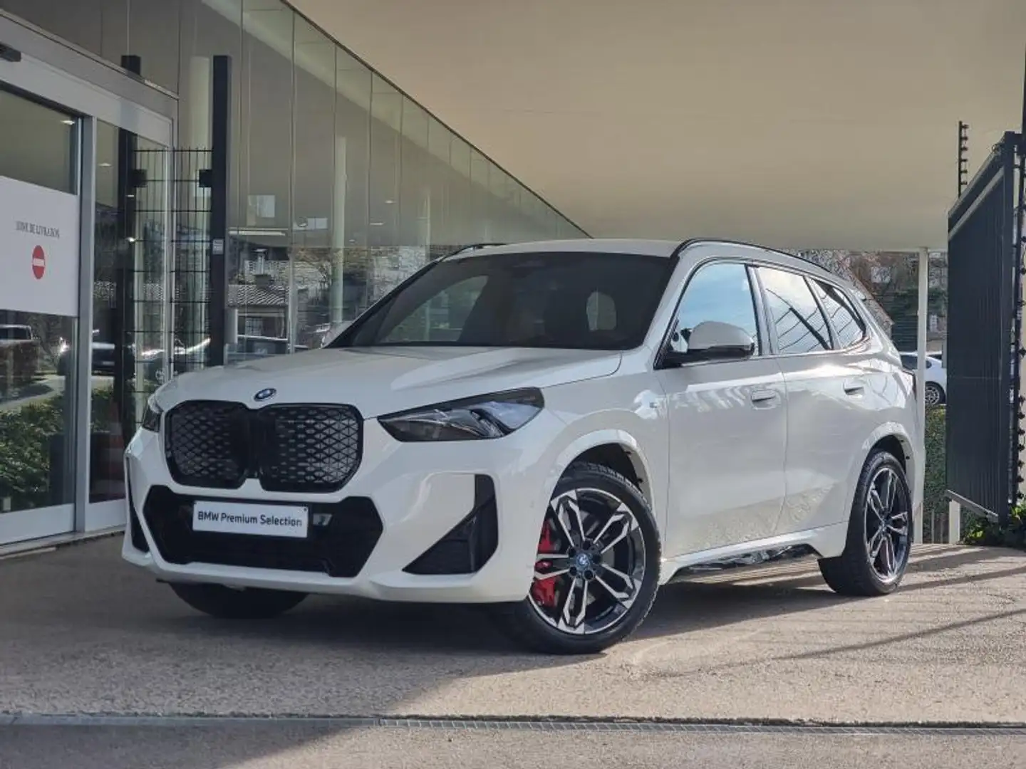 BMW iX1 sDrive 20 M Sport Blanc - 1