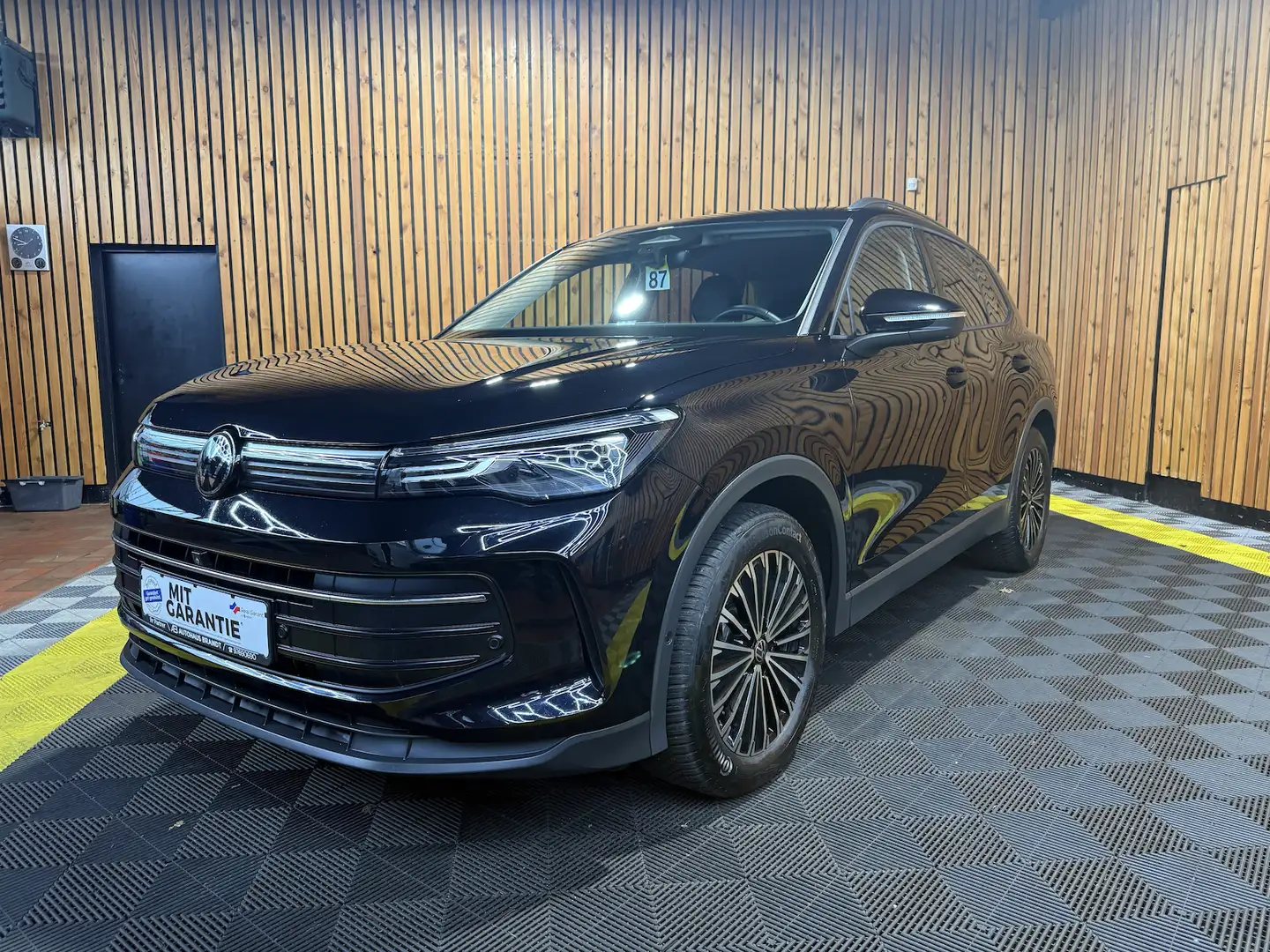 Volkswagen Tiguan 2,0 TDI DSG n.Modell *Navi*Kam*LED*AHK* Noir - 1