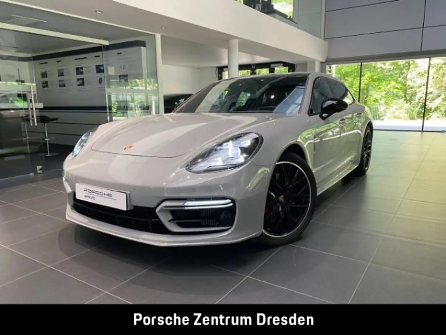Porsche Panamera GTS Sport Turismo Blanc - 1