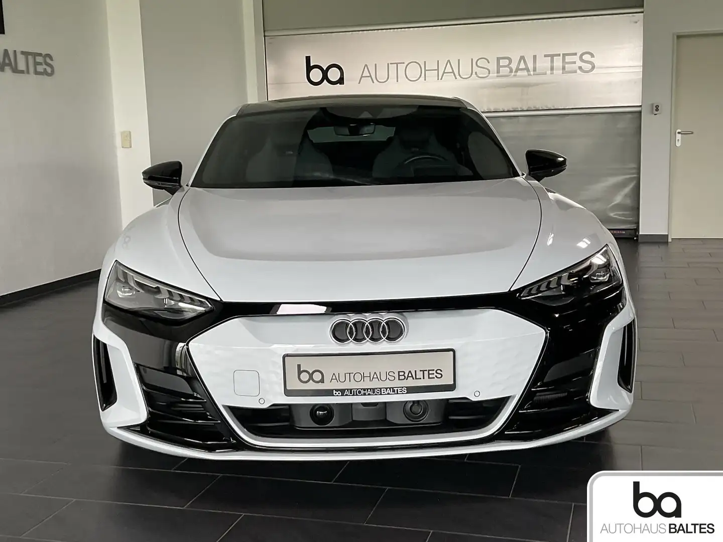 Audi e-tron GT e-tron GT RS RS 21"/Tour/Kam/B&O/NaviPlus/Smart Šedá - 2