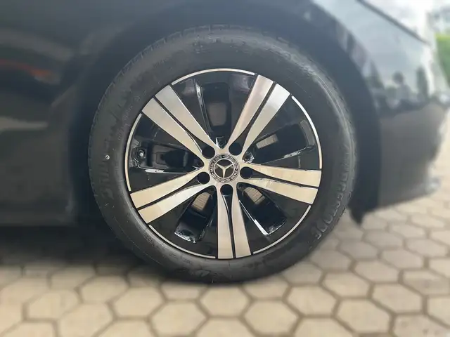 Mercedes-Benz C-Class view 6