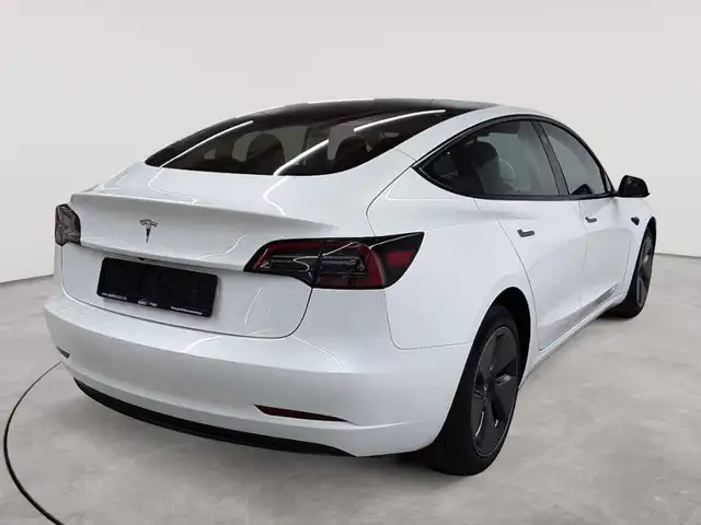 Tesla Model 3 view 4