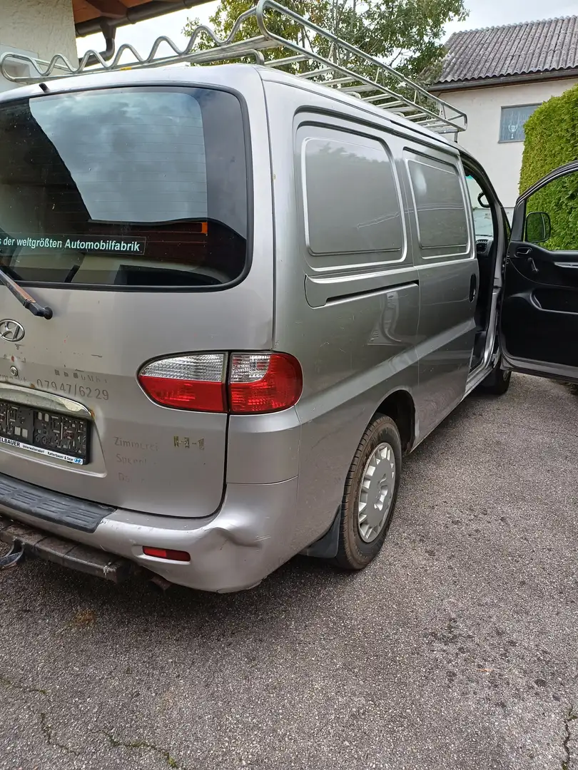 Hyundai H-1 Silber - 2