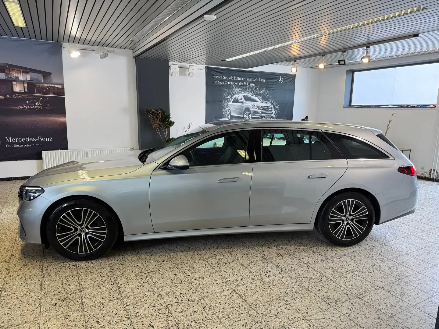 Mercedes-Benz E 220 T d 4Ma Avantgarde MBUX/LED/PTS/TW/DISTR/SPUR/LM18 Argent - 2