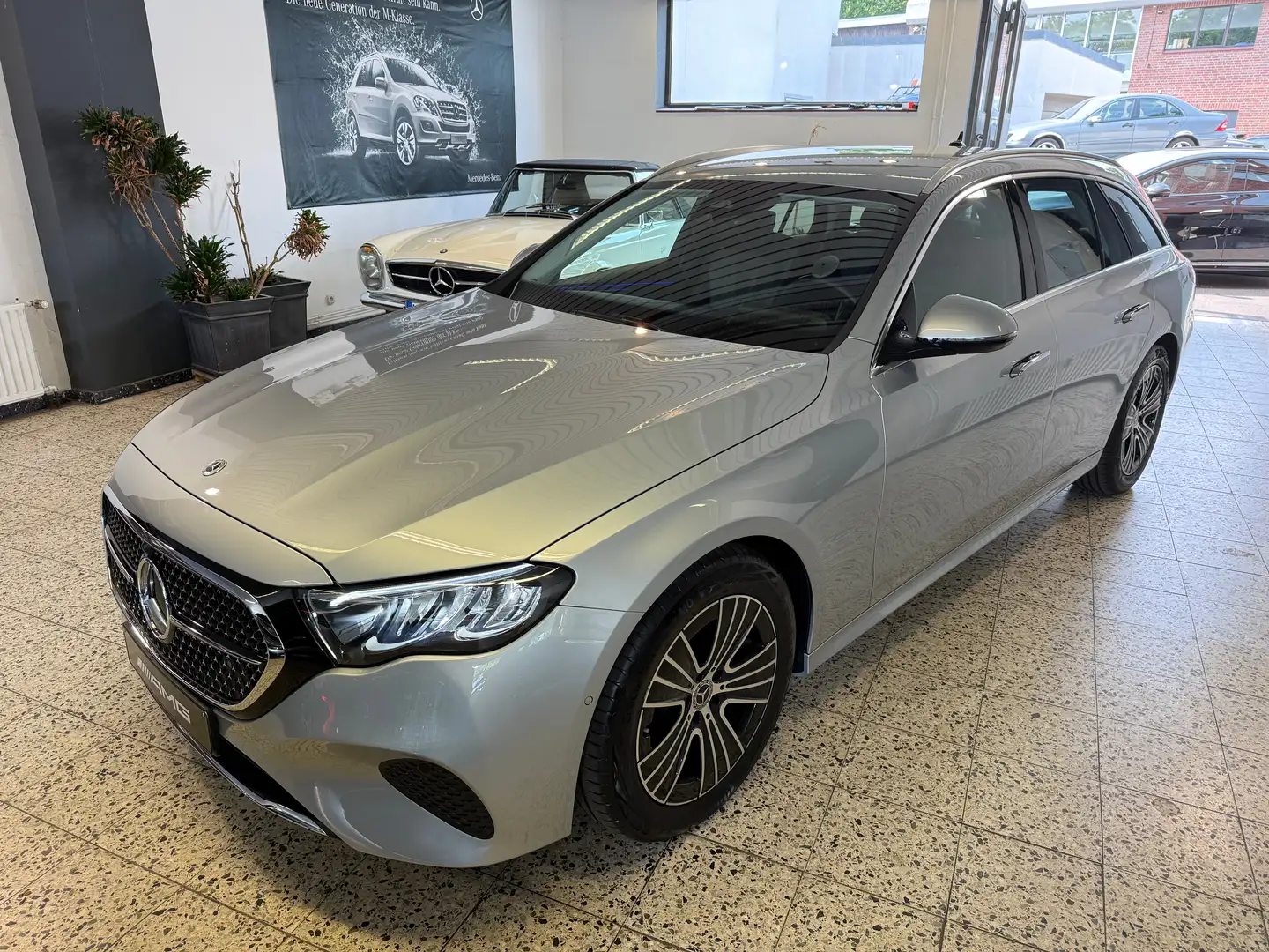 Mercedes-Benz E 220 T d 4Ma Avantgarde MBUX/LED/PTS/TW/DISTR/SPUR/LM18 Argent - 1