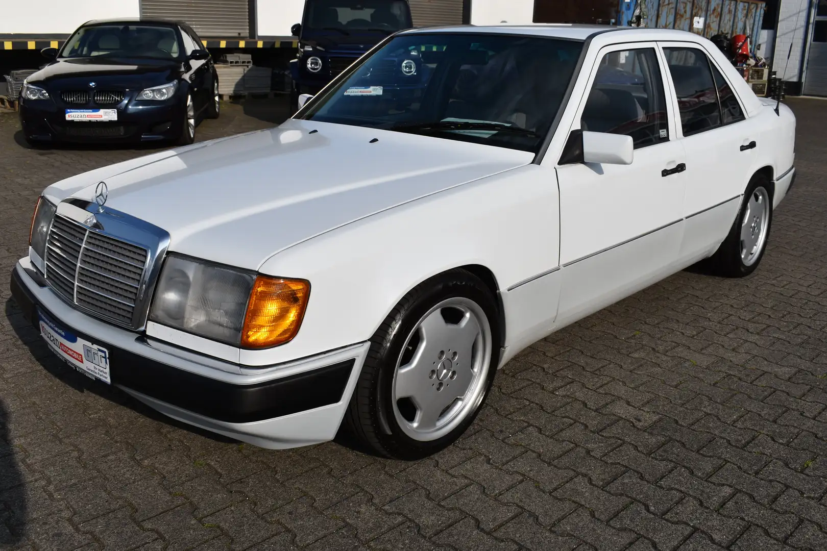 Mercedes-Benz E 280 *AUTOMATIK*STANDHEIZUNG*KLIMA*PDC* Bílá - 1