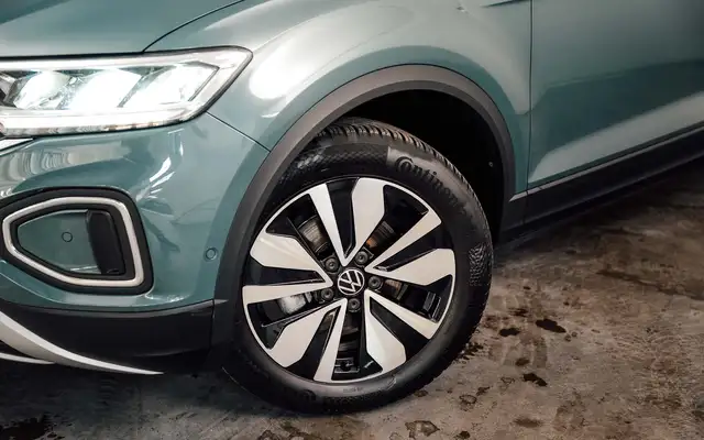 Volkswagen T-Roc view 5