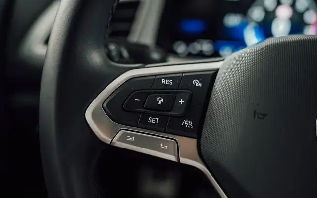 Volkswagen T-Roc view 13