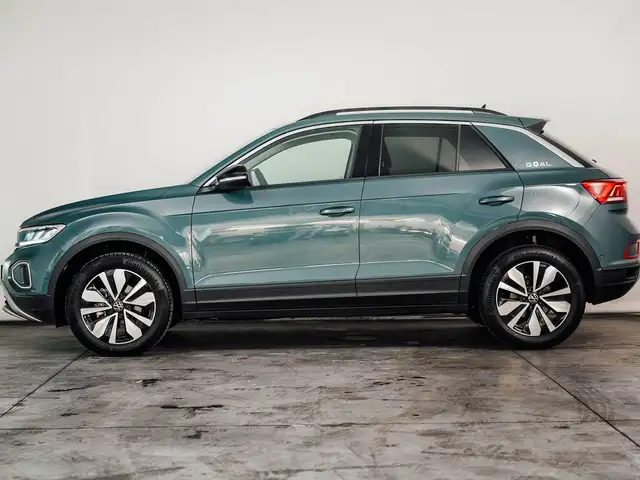 Volkswagen T-Roc view 2