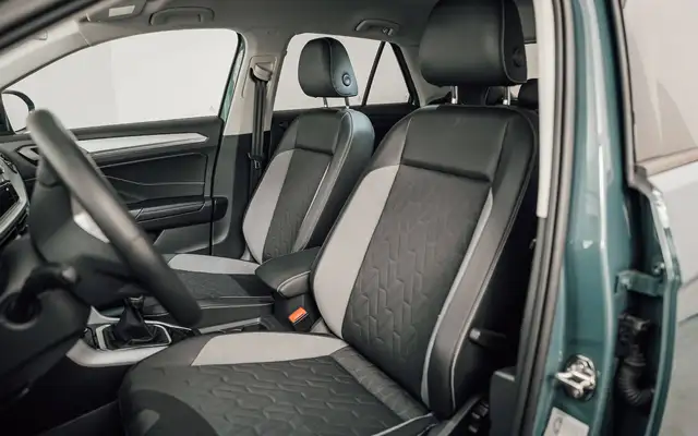 Volkswagen T-Roc view 8