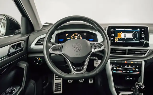 Volkswagen T-Roc view 12