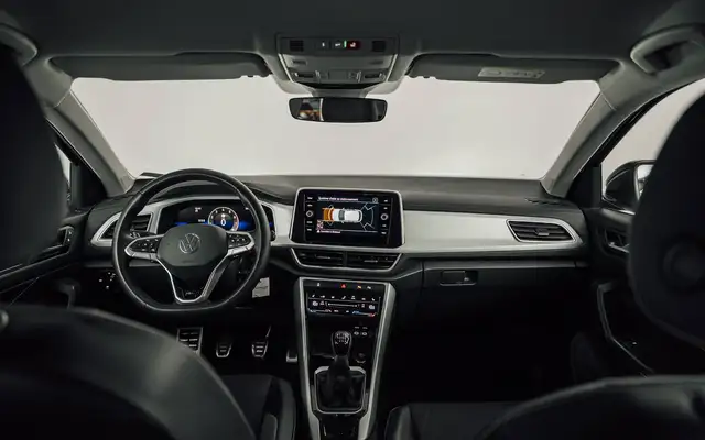 Volkswagen T-Roc view 11