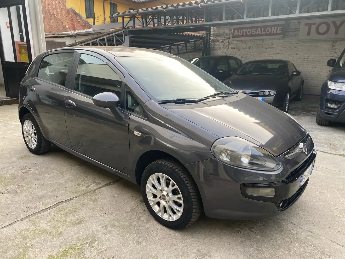 Fiat Punto Evo 5p 1.4 natural power 150th 70cv Gris - 2