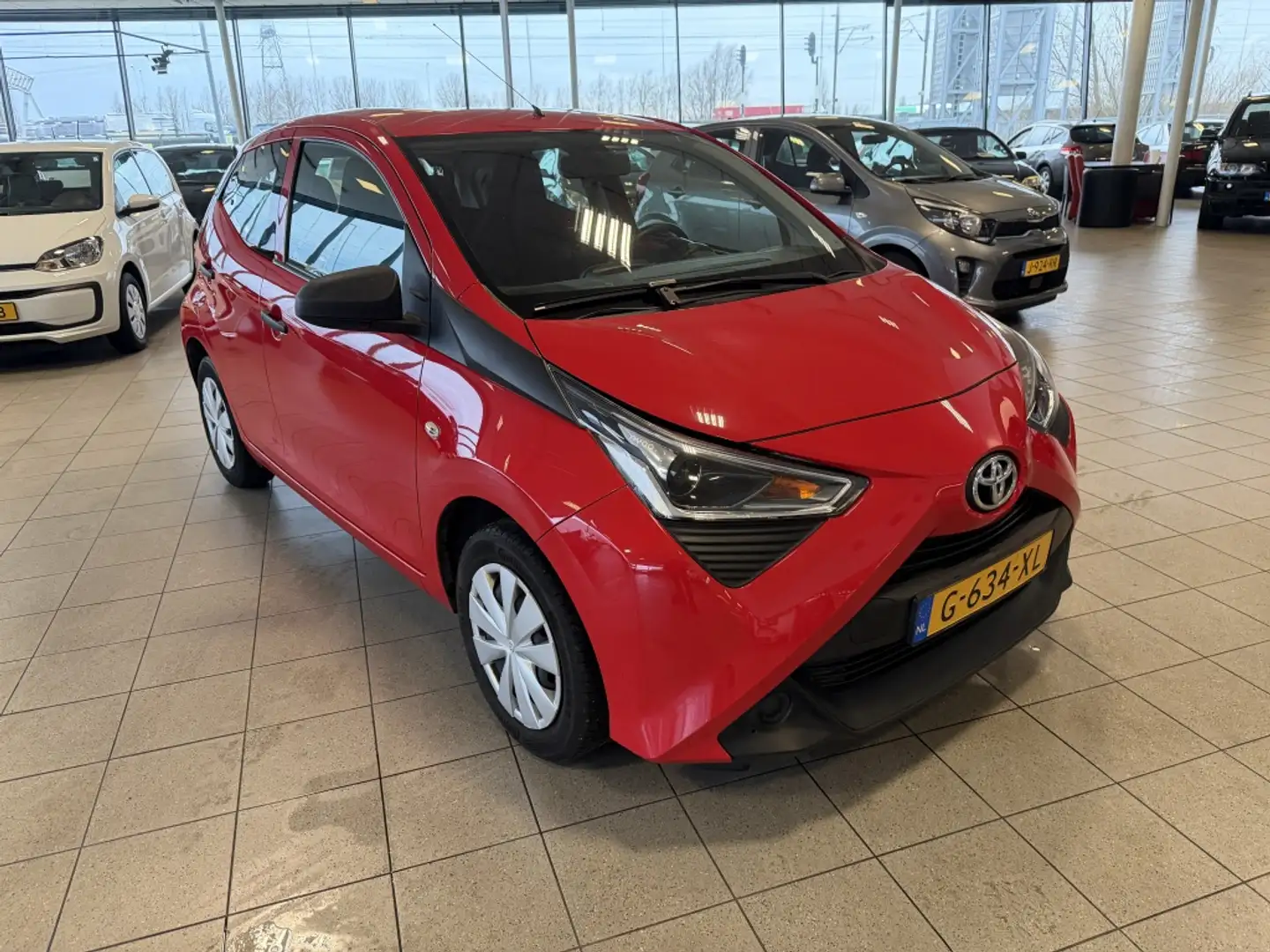 Toyota Aygo 1.0 VVT-i x-fun Rot - 2