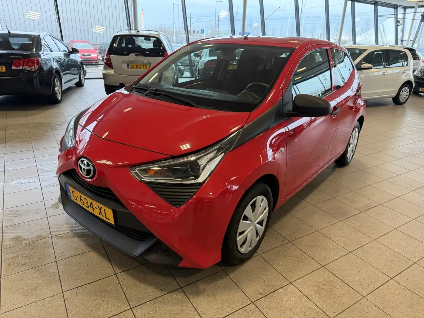Toyota Aygo 1.0 VVT-i x-fun Rot - 1