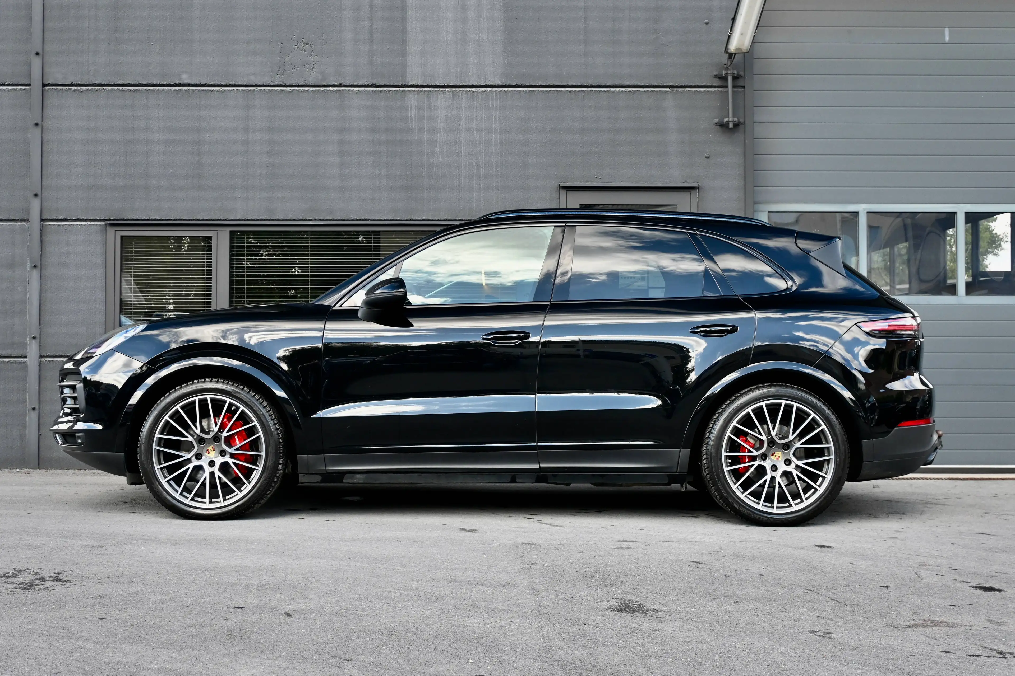 Porsche Cayenne 3.0 - Lichte vracht - Panodak - Luchtvering - 21" - Trekhaak - BTW — photo 10