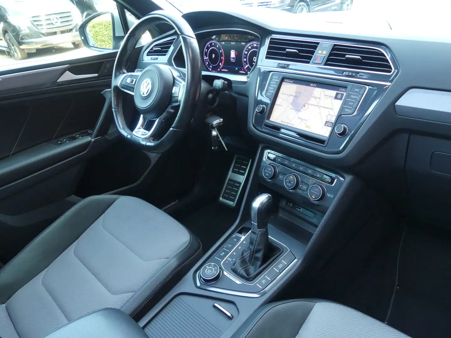 Volkswagen Tiguan 2.0 TSI 220 pk 4Motion 2 X R-Line / Panodak / 20 I Grijs - 2