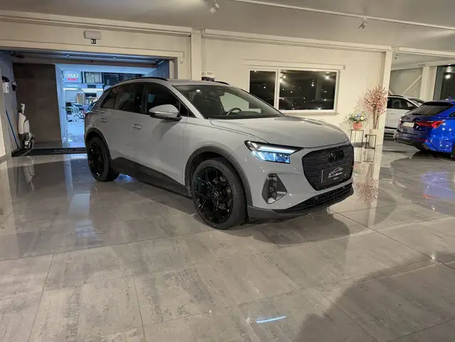 Audi Q4 e-tron S-LINE  * FULL BLACK * EDITION BLACK * LEDER * LED * CLIMA * 21" VELGEN * PDC * LEDER PACK PLUS * DIRECT LEVERBAAR**